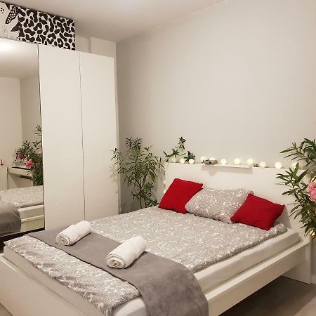 Whitedreams Apartment Лодз Екстериор снимка